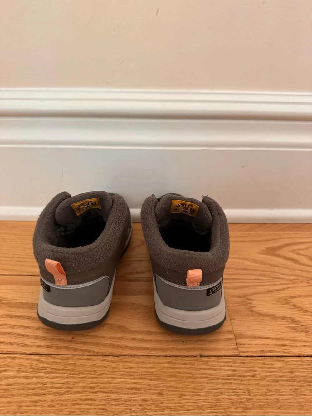 Brand New Keen Kids Waterproof Gray Velcro Outdoor high top sneaker